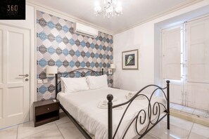 Schreibtisch, Bügeleisen/Bügelbrett, Reisekinderbett, kostenloses WLAN