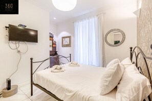 2 Schlafzimmer, Schreibtisch, Bügeleisen/Bügelbrett, Reisekinderbett