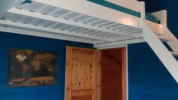 3 camere, una scrivania, ferro/asse da stiro, Wi-Fi gratuito