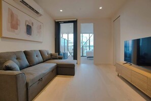 TV - City Escape in Rundle Mall with Gym (Adelaide)