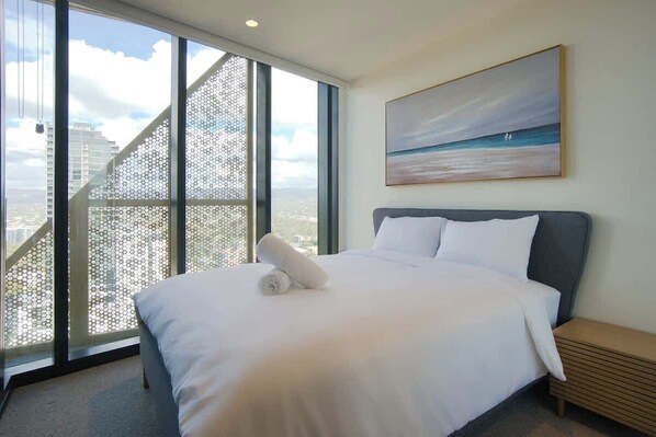 2 عدّة غرف نوم ومكواة/لوح كي وواي فاي وملاءات أسرّة