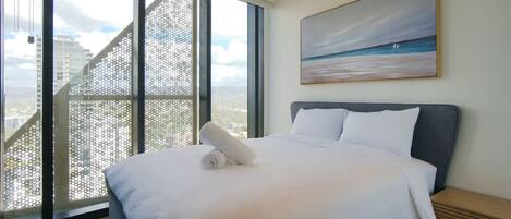 Iron/ironing board, WiFi, bed sheets