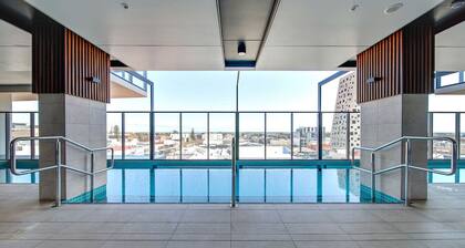 Beautiful 2BR CBD Townhouse with Pool-Gym-BBQ