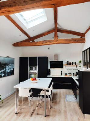 冰箱、微波炉、烤箱、炉灶