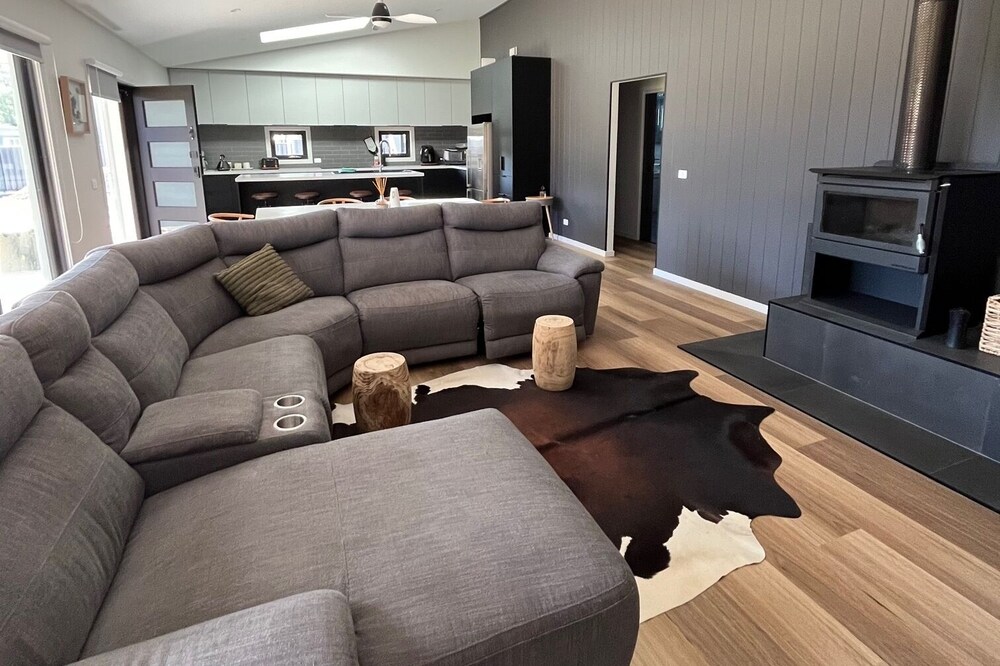 Newly built beautiful contemporary Coongulla home
