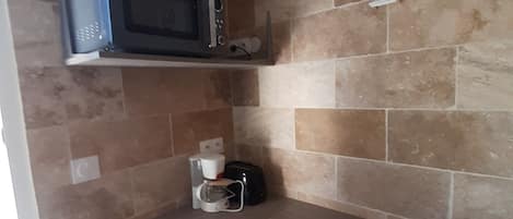 Fridge, microwave, coffee/tea maker, toaster