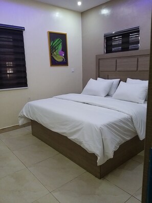 Quarto casal luxo | Escrivaninha, Wi-Fi de cortesia, roupa de cama