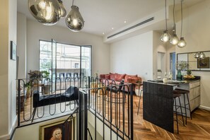 Schreibtisch, kostenloses WLAN