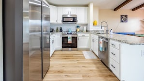 Coffee/tea maker, fridge, microwave, oven