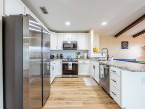 Fridge, microwave, oven, stovetop - TOP 10% Home|Family Fun|Loaded Amenities|Game Room|6 Mins to beach (Englewood)