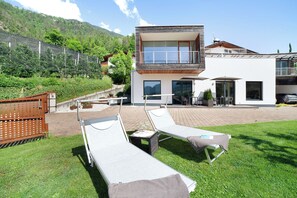 Terrace/patio - Apartment "Alivo Living Apartment Aurora" with Mountain View & Garden (Riffian)