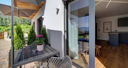 Ferienwohnung "Alivo Living Apartment Aurora" mit Bergblick & Garten
