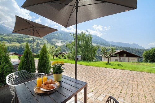 Ferienwohnung "Alivo Living Apartment Aurora" mit Bergblick & Garten