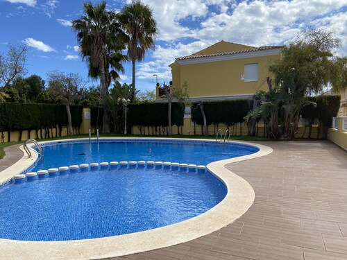 House in a residence with swimming pool 5 minutes from the sea