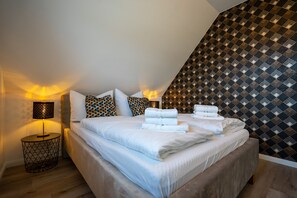 2 bedrooms, iron/ironing board, travel crib, free WiFi