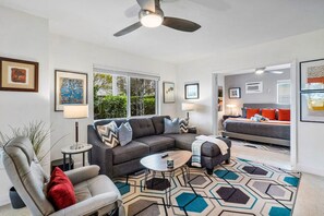 Smart TV, books, offices - Tropical Heated Pool+Hot Tub! 1 Mile To Beach! (Fort Lauderdale)