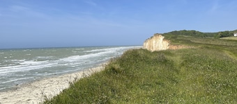 4 km from the sea, swimming pool, spa, bicycles, garden, river