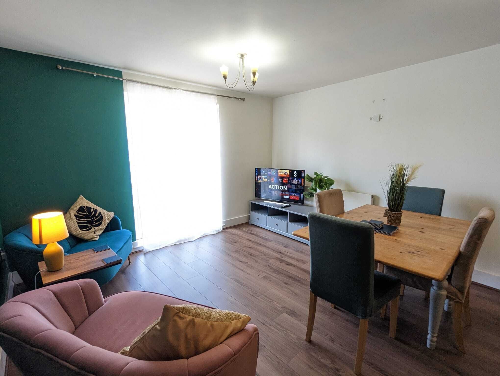 This serviced apartment is a 2 bedroom(s), 2 bathrooms, located in Birmingham, West Midlands.