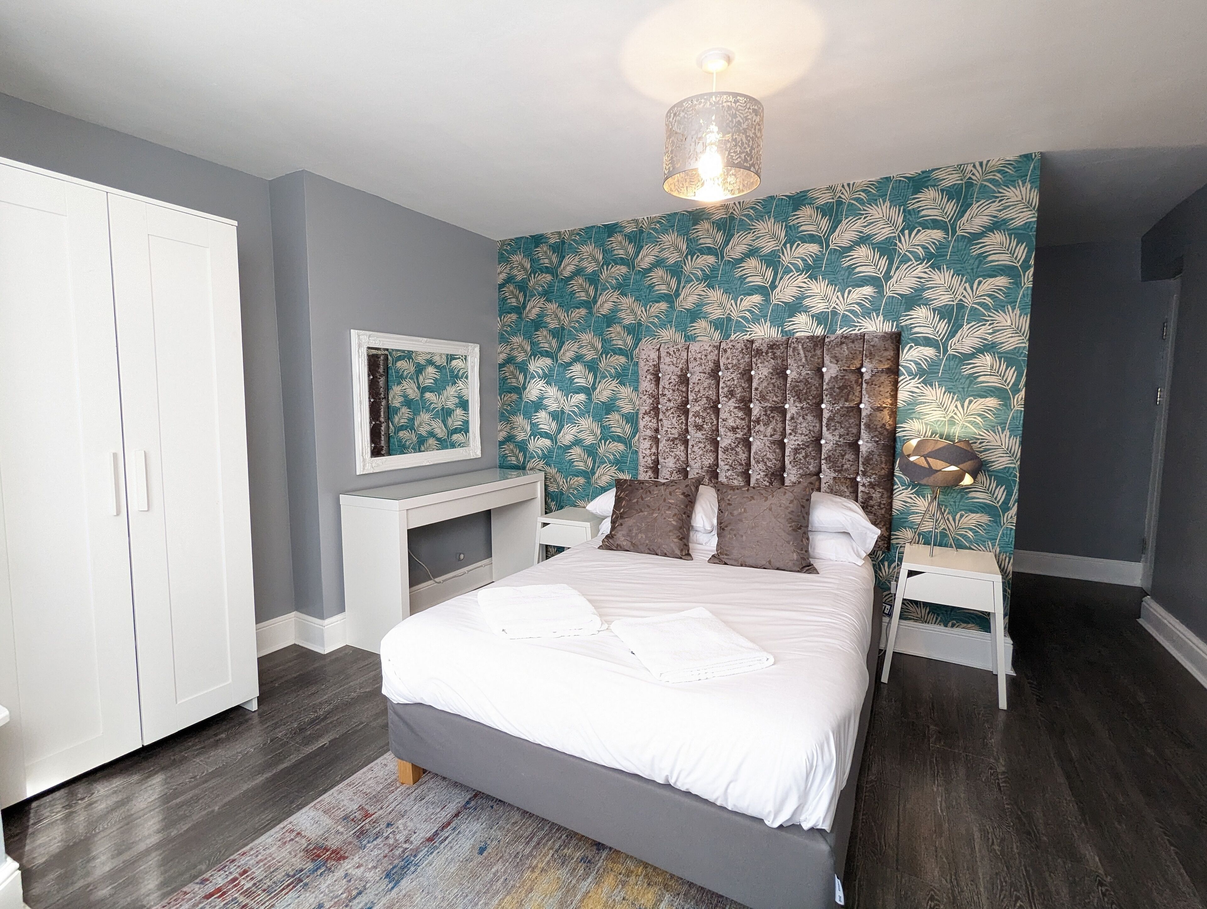 This serviced apartment is a 2 bedroom(s), 1.5 bathrooms, located in Birmingham, England.