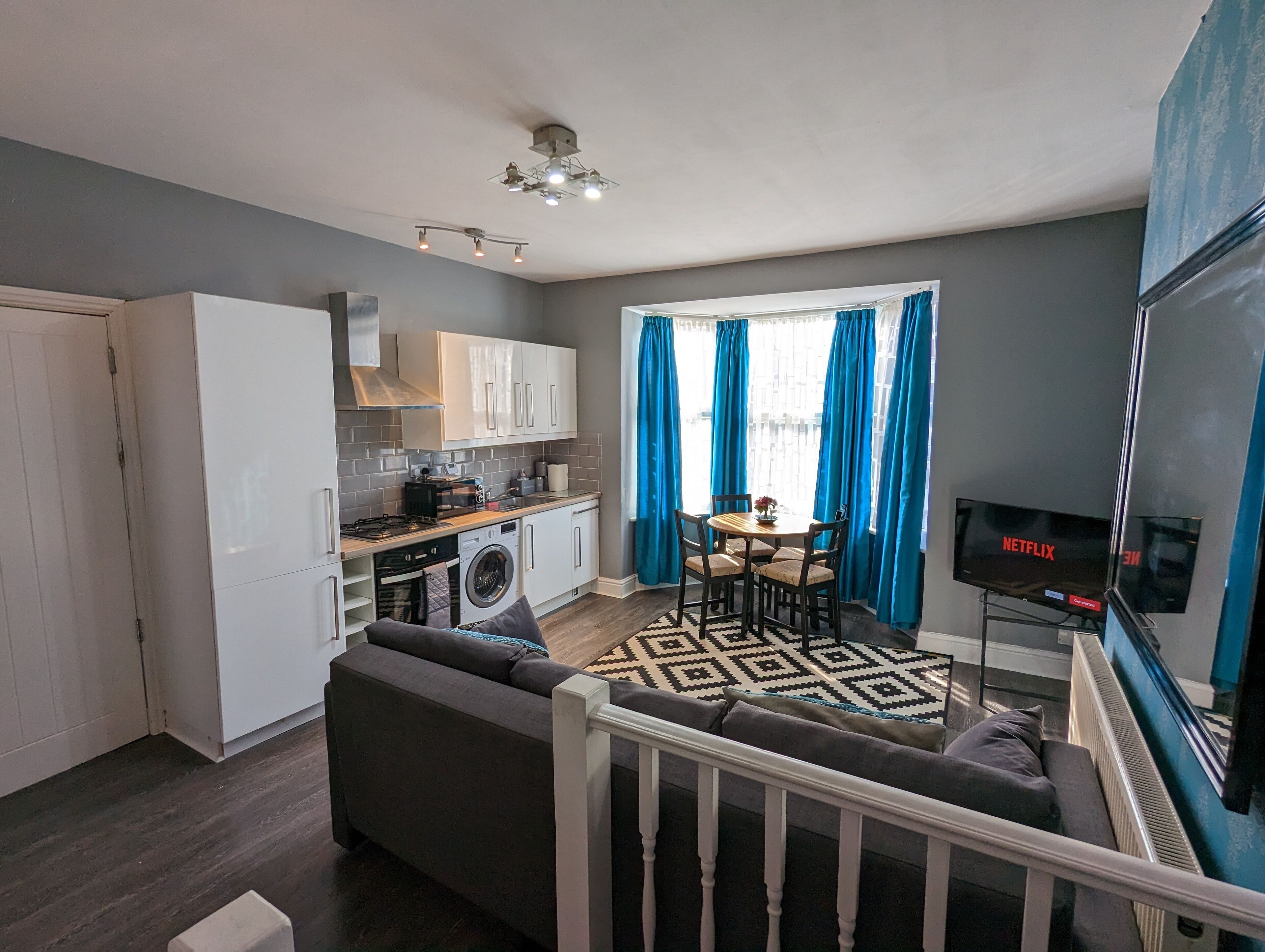 This serviced apartment is a 2 bedroom(s), 2 bathrooms, located in Birmingham, England.