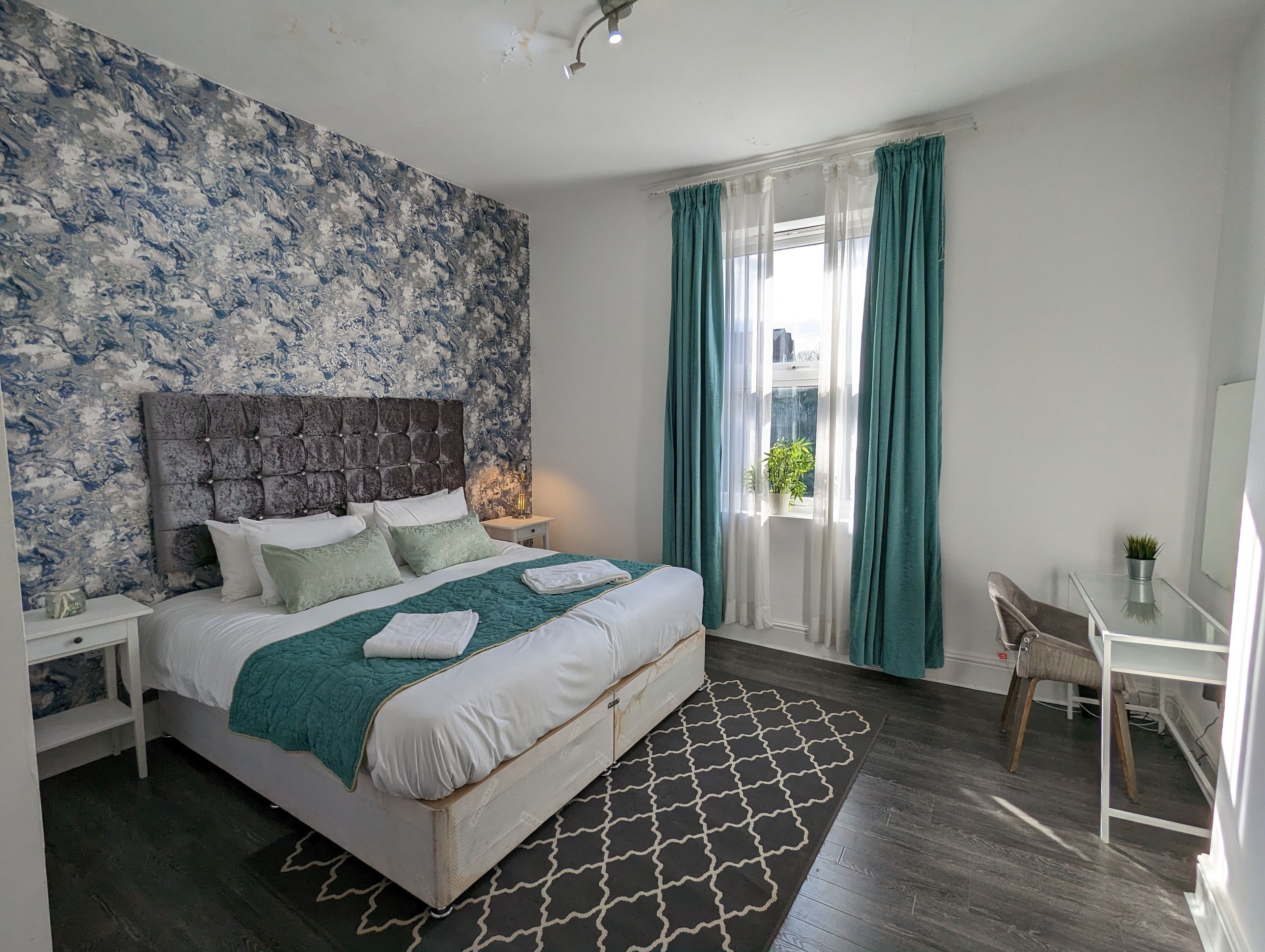 This aparthotel is a 2 bedroom(s), 1 bathrooms, located in Birmingham, England.