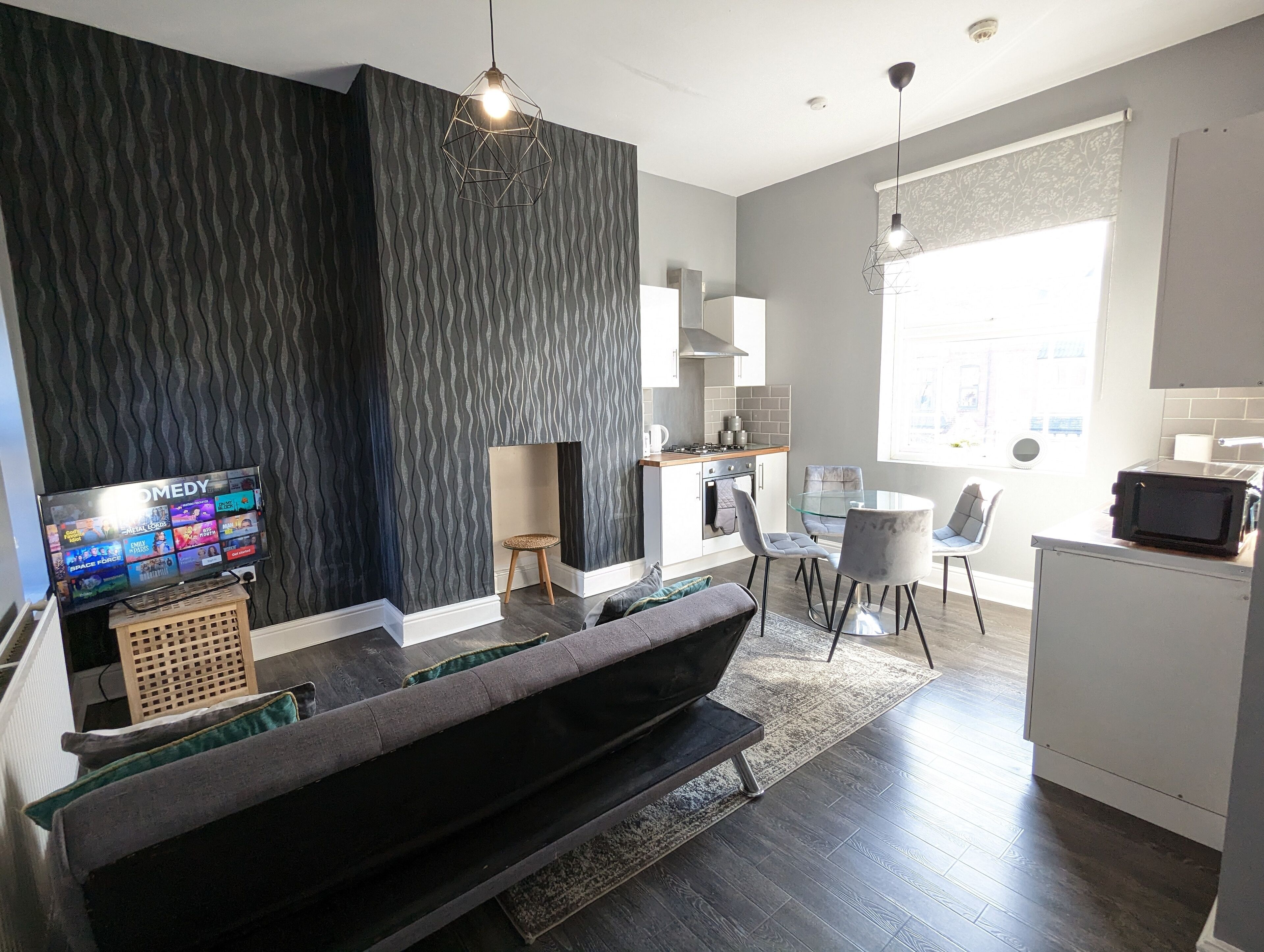 This aparthotel is a 2 bedroom(s), 1 bathrooms, located in Birmingham, England.