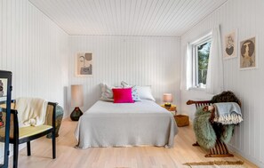 2 bedrooms, travel crib, free WiFi - 3 bedroom gorgeous home in Føllenslev (Føllenslev)