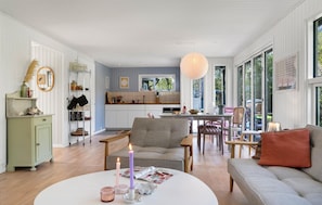 Smart TV, fireplace - 3 bedroom gorgeous home in Føllenslev (Føllenslev)