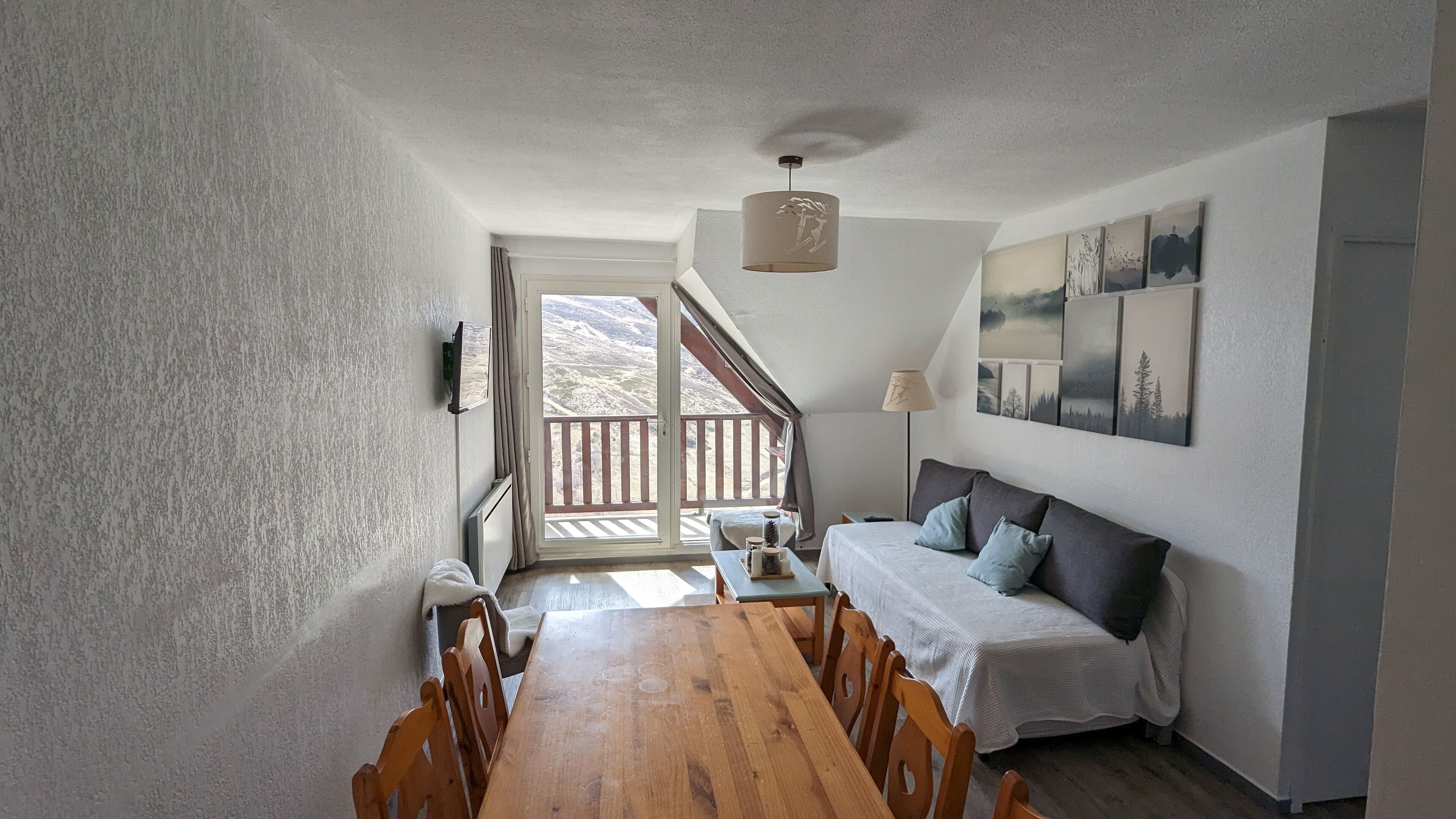 Beautiful cozy apartment with mountain views