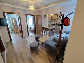 3 室のベッドルーム、デスク、アイロン / アイロン台、WiFi (無料)