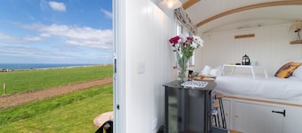 The Shepherd's Hut - On-Site Parking - Outside Area