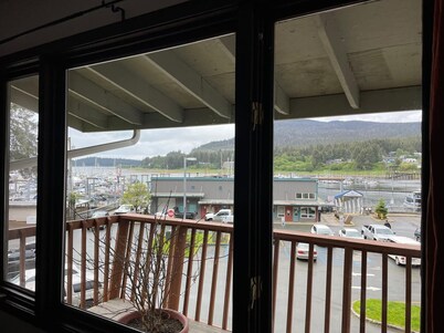 The Boat House - Waterfront at Auke Bay with Discounts on Tours