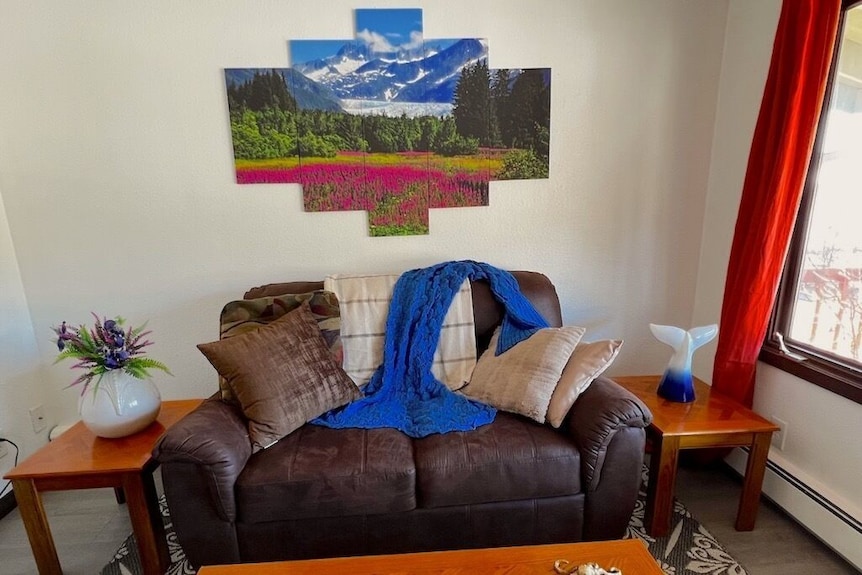 The Boat House - Waterfront At Auke Bay With Discounts On Tours - Juneau, AK