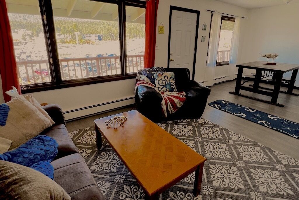 The Boat House - Waterfront at Auke Bay with Discounts on Tours