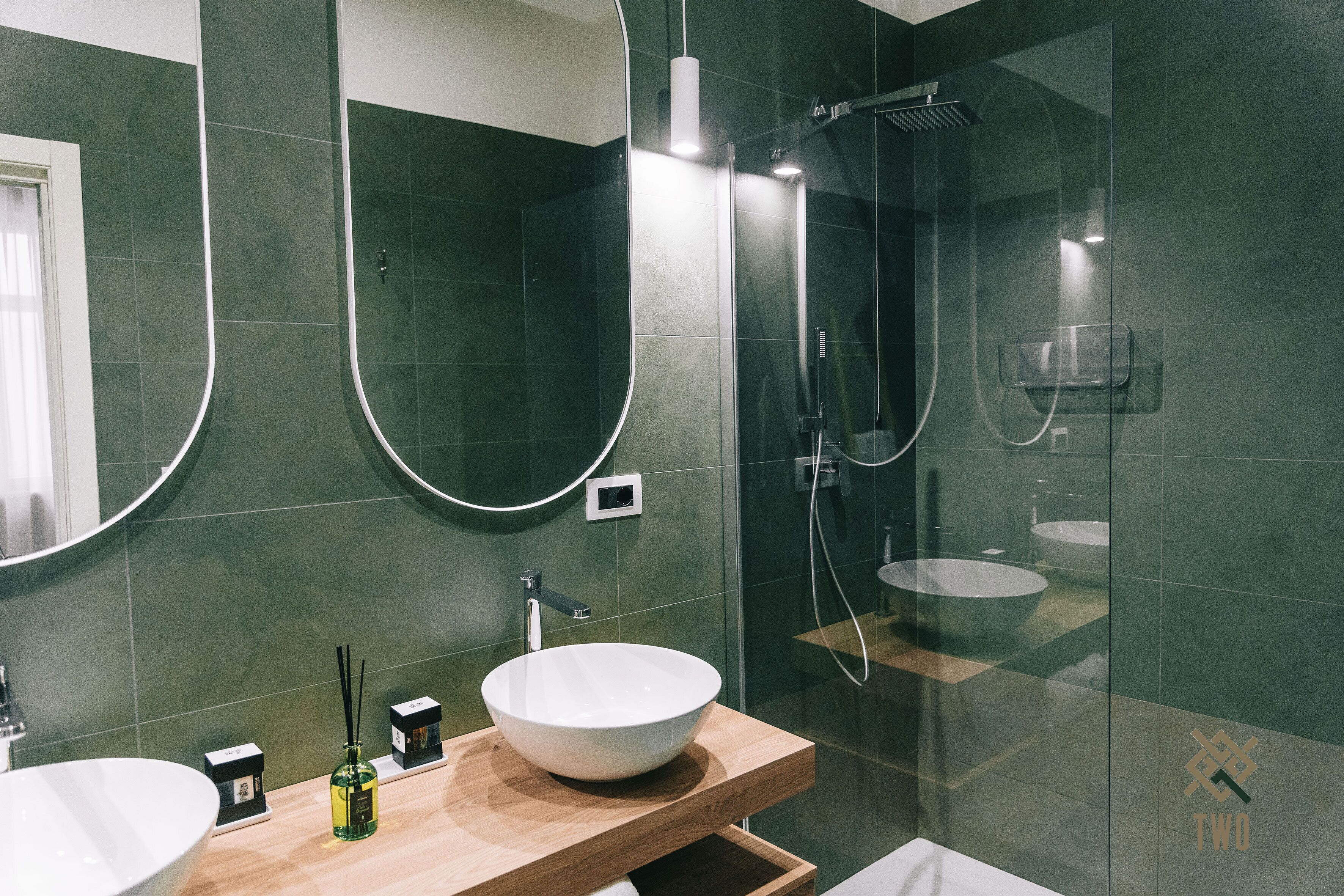 Comfort-Vierbettzimmer | Badezimmer | Dusche, Haartrockner, Bademäntel, Bidet