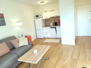 Living area - Cosy garden apartment (Mandelieu-la-Napoule)