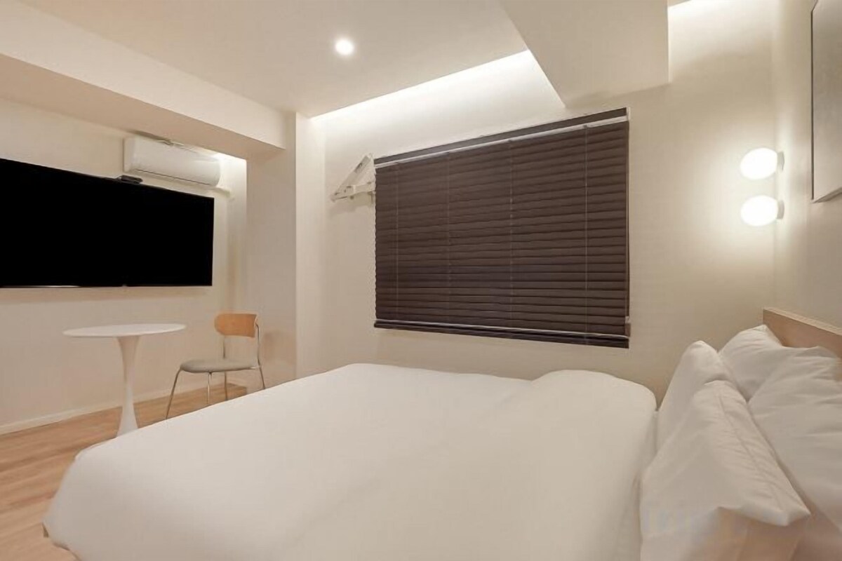 Premium bedding, WiFi (free), individually decorated