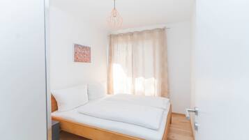 2 Schlafzimmer, Zimmersafe, Bügeleisen/Bügelbrett, Bettwäsche