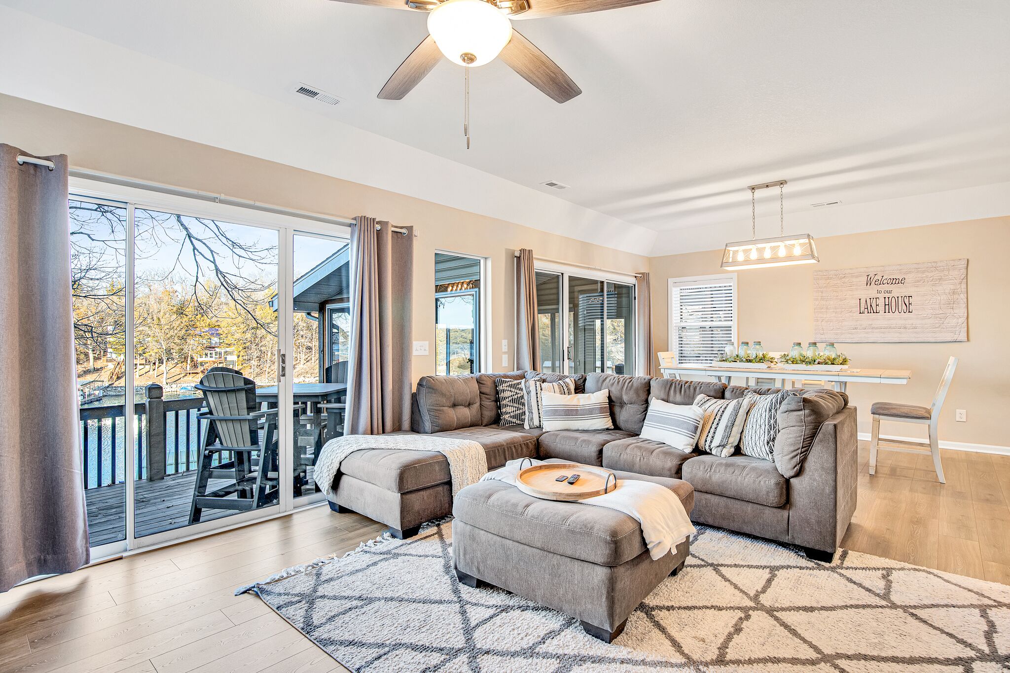 Captivating Views, Amazing Design and Lake Living