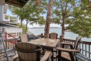 Outdoor dining - Captivating Views, Amazing Design and Lake Living (Lake Ozark)