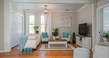 The FarmHouse 3bd/2ba B&B in MO Wine Country & Katy Trail