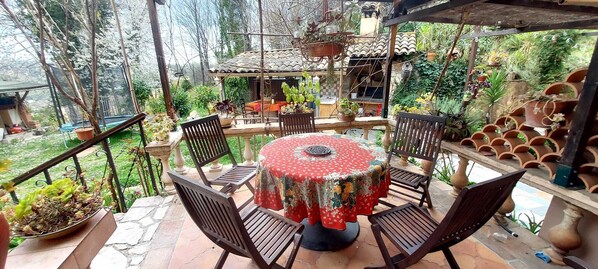 Outdoor dining