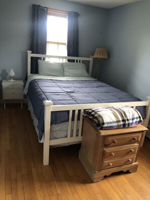 5 bedrooms, iron/ironing board, WiFi, bed sheets - Cozy VT Country Home (Londonderry)