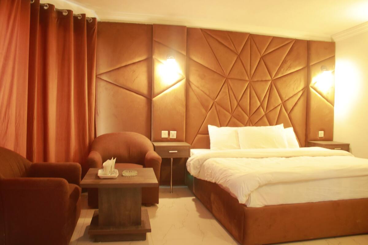 Family Single Room | Iron/ironing board, free WiFi