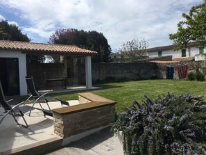 Terrace/patio - Large renovated farmhouse with 2 gardens (Le Bois Plage en Ré)