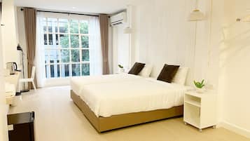 Studio Suite | Premium bedding, pillowtop beds, desk, laptop workspace