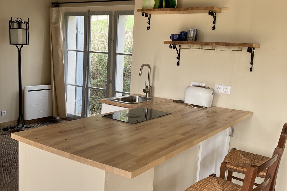 Charming independent studio 10 min Aix en Provence