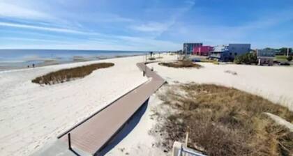 Walk-to-Beach Condo with Resort Pool