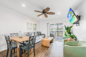 TV - With the best amenities in Port Aransas! Large swimming pool, private lighted fi (Port Aransas)