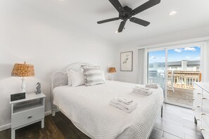 3 bedrooms, iron/ironing board, free WiFi, bed sheets - With the best amenities in Port Aransas! Large swimming pool, private lighted fi (Port Aransas)